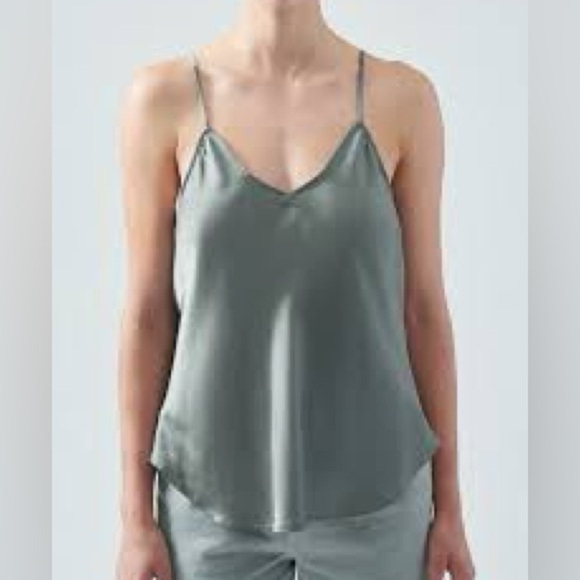 Wet Seal Tops - Wet Seal Green Boxy Cami Size M Flowy Spaghetti Strap Lightweight
